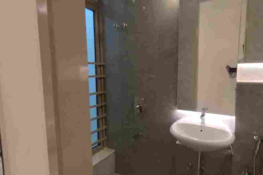 Vasant-Oasis-Blossom-Internal-3-BHK-Master-Bathroom-Marol-Andheri-East